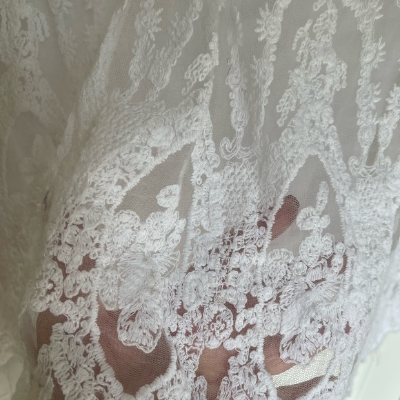 Lady’s top - Picture 2 of 3